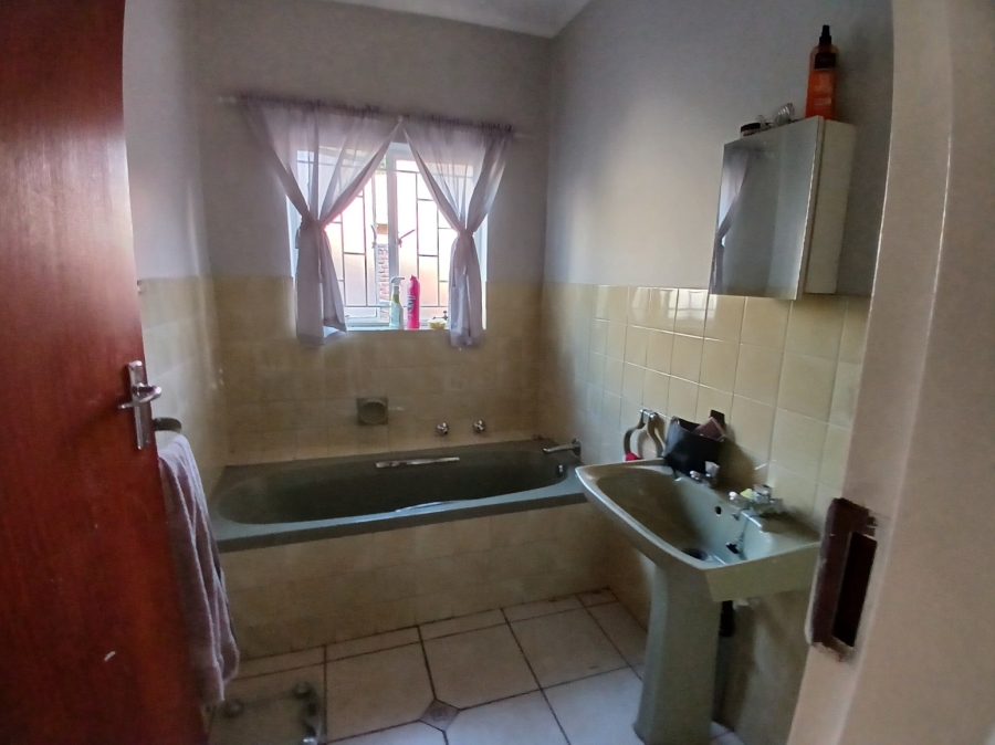 To Let 3 Bedroom Property for Rent in Ifafi North West